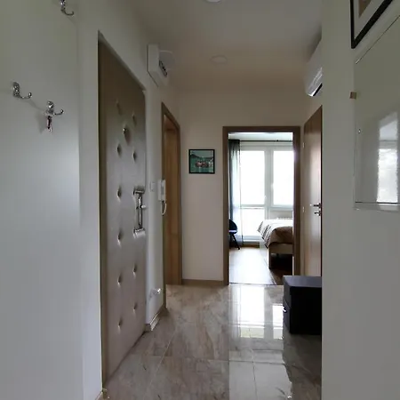 Valerie, 아파트 *